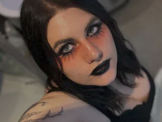 GothSuccubusBabe big titty goth cam girl UK